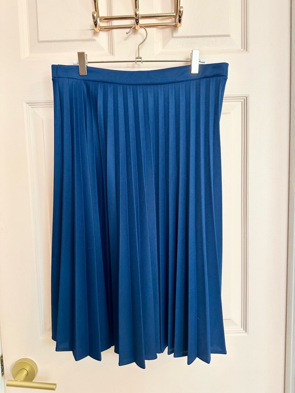 Vintage blue pleated skirt
